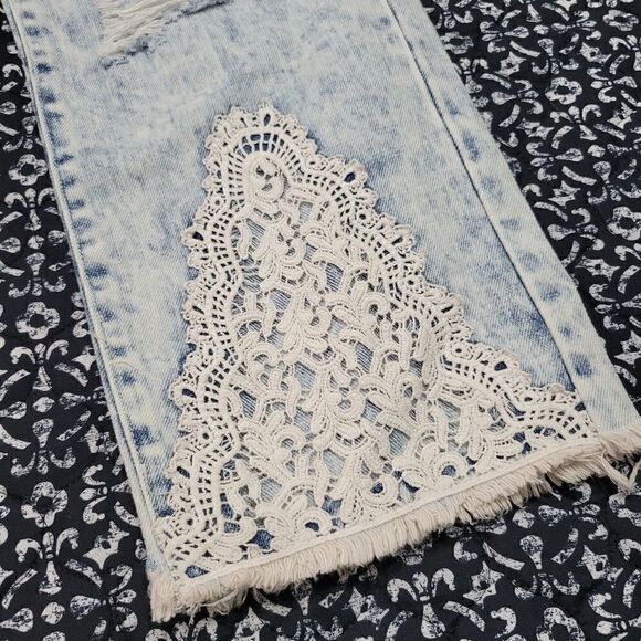Carmar Cavin crochet Lace Fray Hem Crop Jeans - Picture 6 of 12